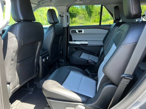 Certified 2023 Ford Explorer XLT w/ Equipment Group 202A AWD/4WD image 4