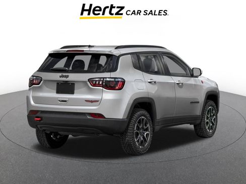 Used 2025 Jeep Compass Trailhawk AWD/4WD image 2