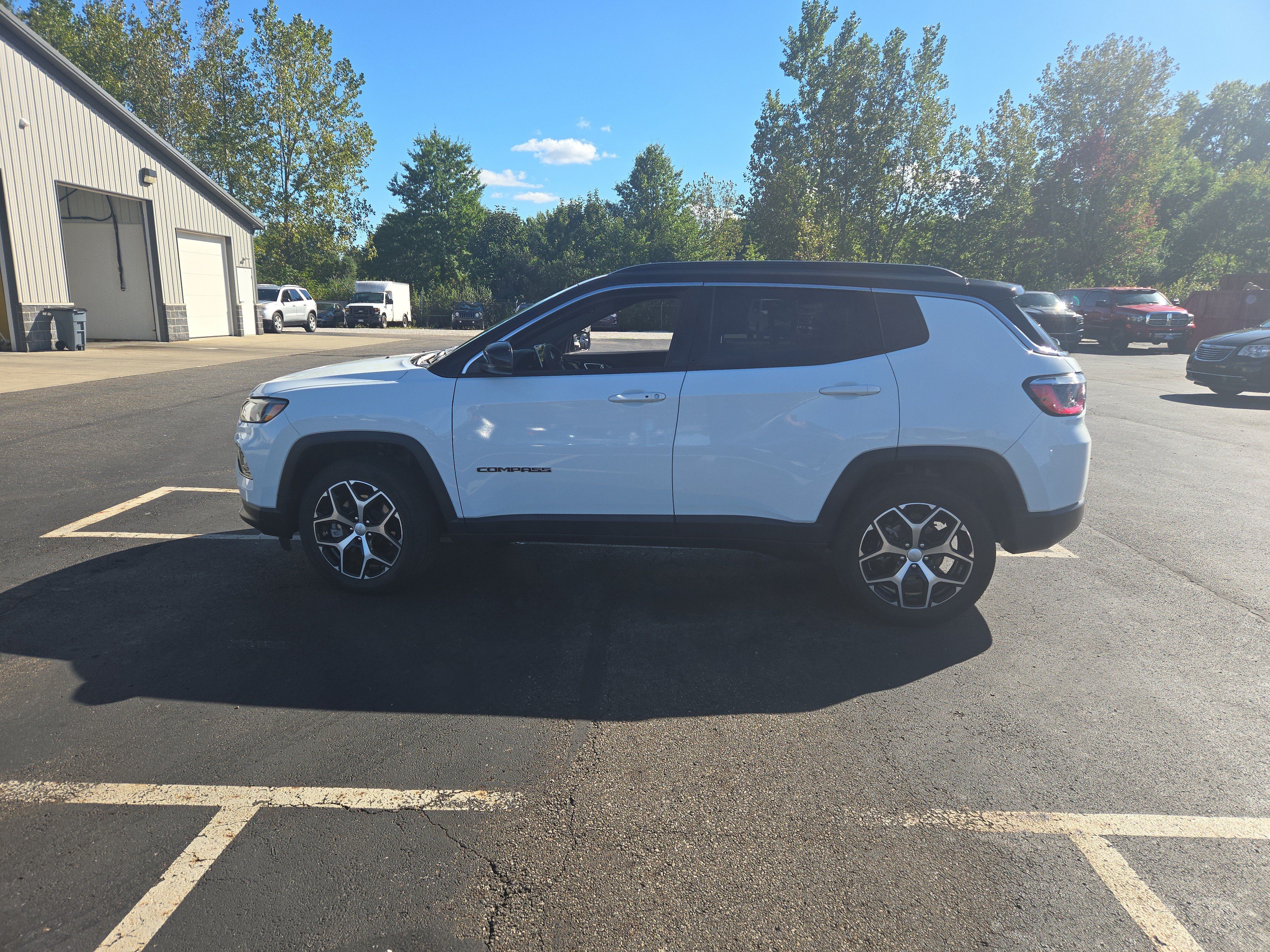 Used 2024 Jeep Compass Limited AWD/4WD image 8