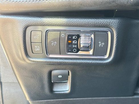 Used 2021 Lincoln Nautilus Reserve image 30