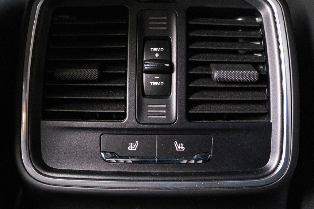 Certified 2023 Porsche Macan AWD/4WD image 36