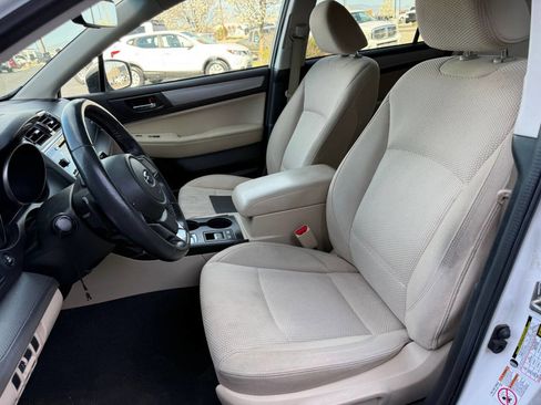Used 2019 Subaru Outback 2.5i Premium image 6