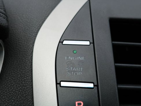 Used 2016 Lincoln MKZ FWD image 24