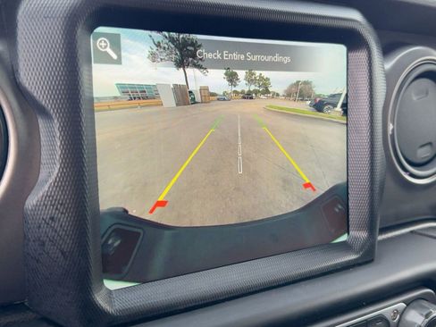 Used 2023 Jeep Gladiator Sport image 25