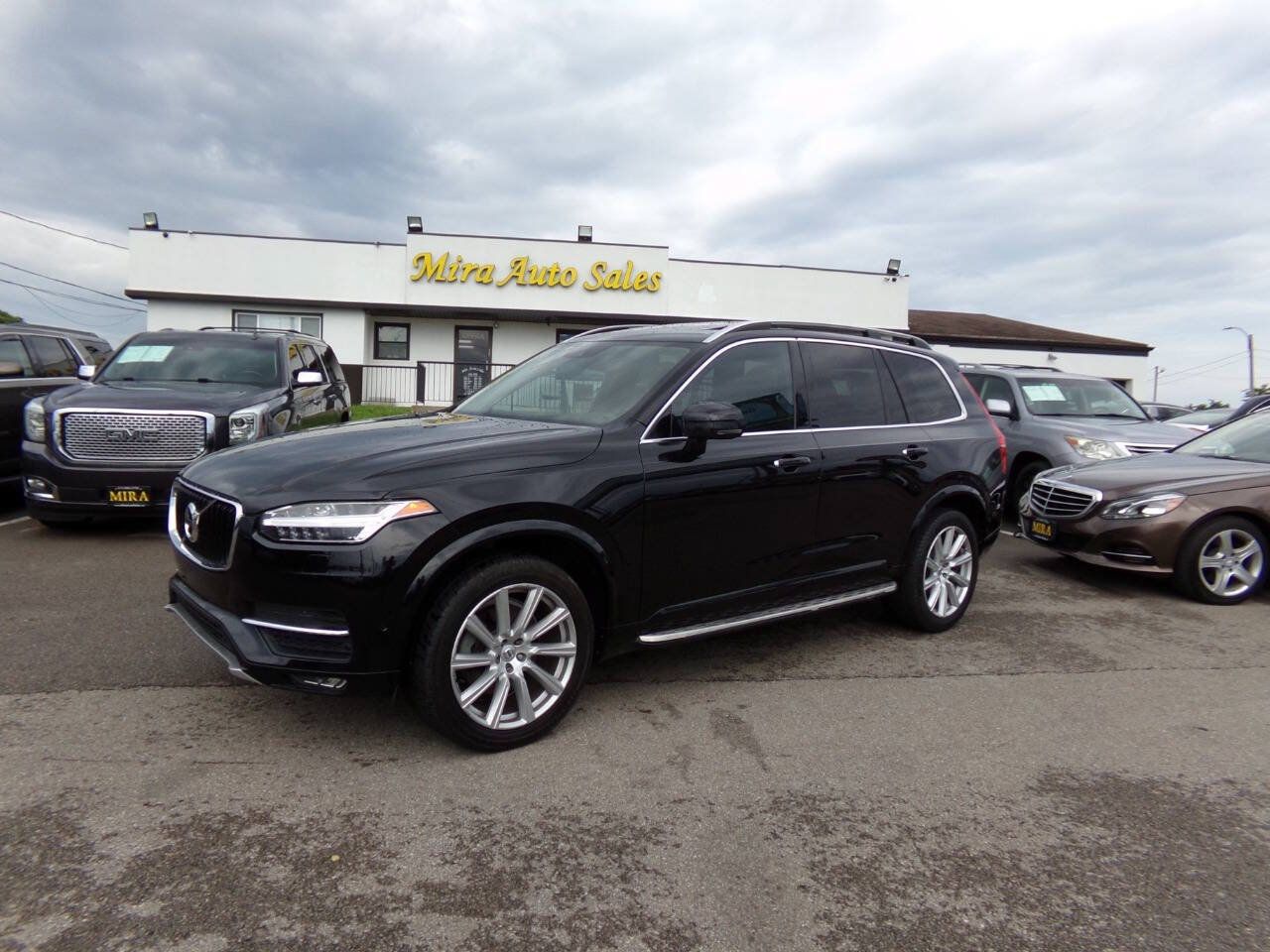 Used 2016 Volvo XC90 T6 Momentum w/ Momentum Plus Package AWD/4WD image 2