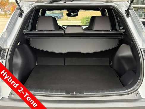 Used 2024 Toyota Corolla Cross SE image 4