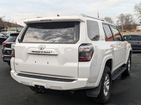 Used 2016 Toyota 4Runner SR5 image 6