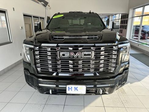 Used 2025 GMC Sierra 2500 Denali Ultimate image 2