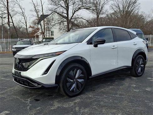 Used 2025 Nissan Ariya AWD image 3