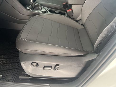 New 2026 Volkswagen Taos SE image 16