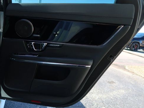 Used 2019 Jaguar XJ R-Sport image 50