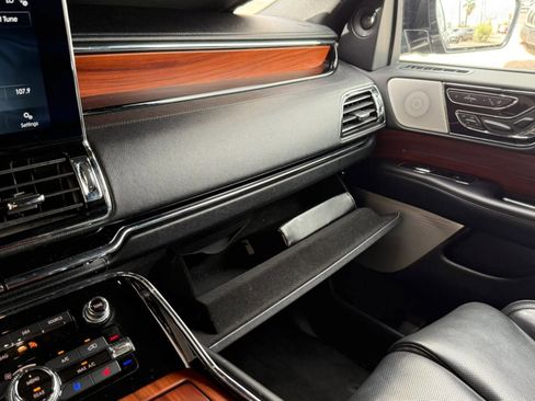 Used 2018 Lincoln Navigator L Reserve image 64