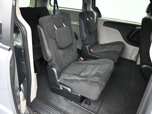 Used 2016 Dodge Grand Caravan SXT image 27