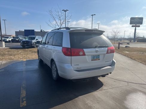 Used 2006 Toyota Sienna XLE image 7