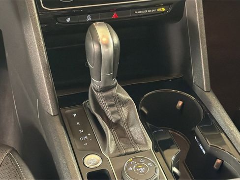 Used 2019 Volkswagen Atlas SEL Premium image 24