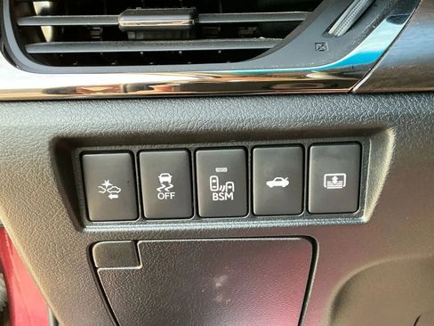 Used 2016 Toyota Avalon Limited w/ Toyota Safety Sense Package image 37