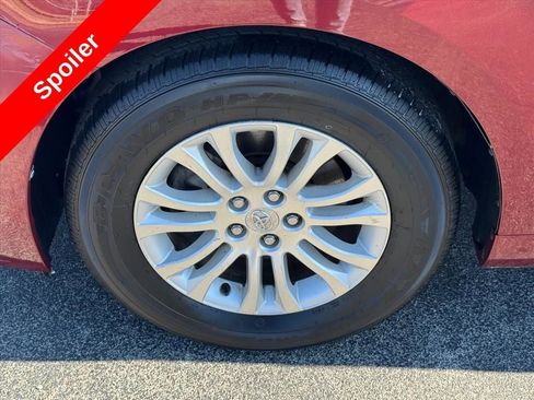 Used 2014 Toyota Sienna XLE image 14