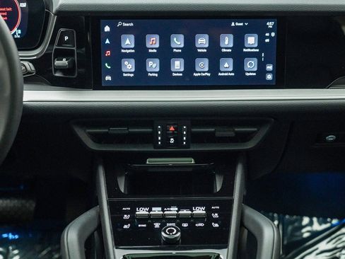 Certified 2025 Porsche Cayenne image 17