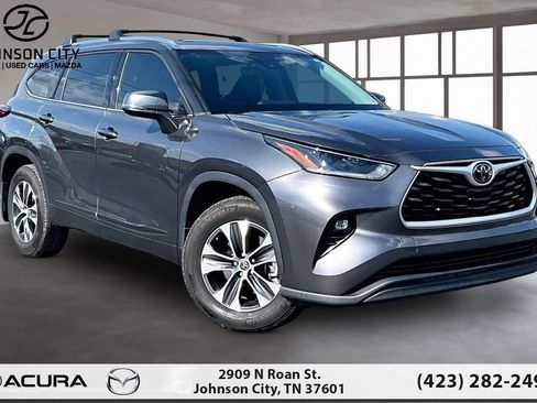Used 2021 Toyota Highlander XLE AWD/4WD image 12