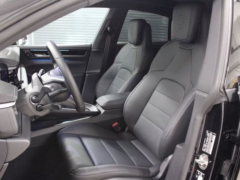 New 2026 Porsche Macan Electric image 5