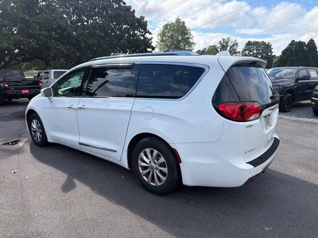 Used 2019 Chrysler Pacifica Touring-L FWD image 6