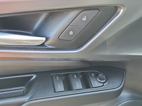 Used 2024 Chevrolet Equinox EV RS FWD image 23