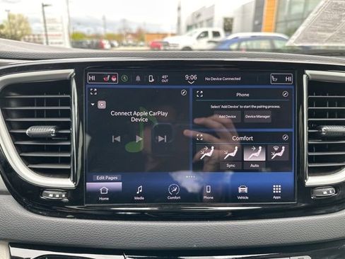 Used 2024 Chrysler Pacifica Touring-L FWD image 35