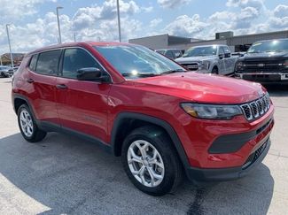 Used 2024 Jeep Compass Sport image 1