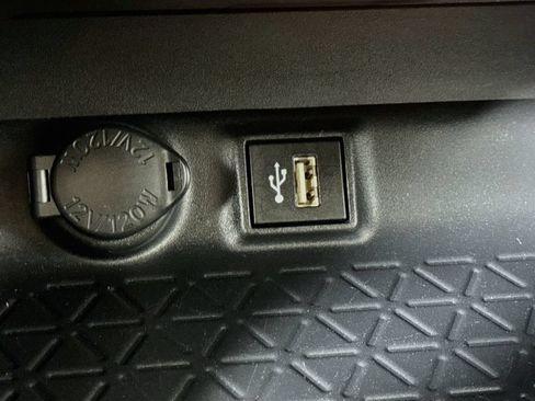 Used 2025 Toyota RAV4 XLE FWD image 15