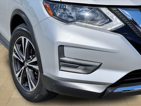 Used 2019 Nissan Rogue SV w/ Premium Package FWD image 43