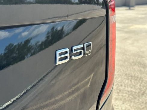 Certified 2025 Volvo XC90 B5 Core AWD/4WD image 40