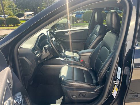 Used 2025 Ford Escape Platinum AWD/4WD image 18