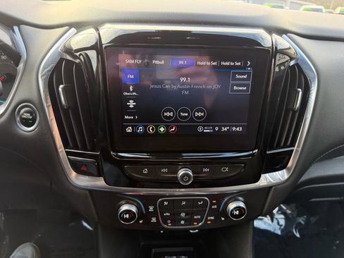 Used 2022 Chevrolet Traverse LT image 25