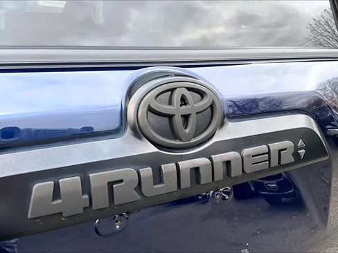Certified 2022 Toyota 4Runner TRD Off-Road Premium image 27