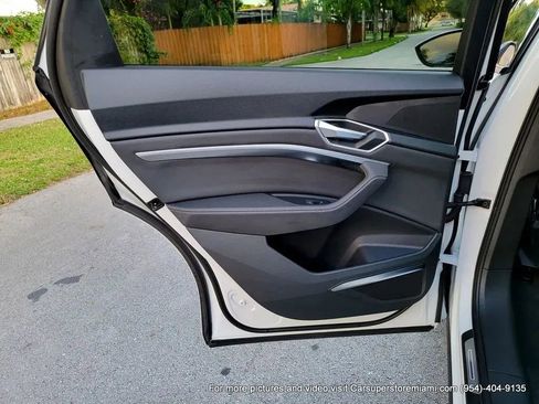 Used 2021 Audi e-tron Premium Plus w/ Premium Plus Package image 50