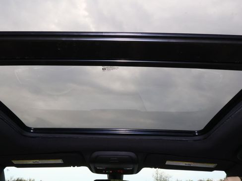 Used 2017 Cadillac XT5 Luxury image 20