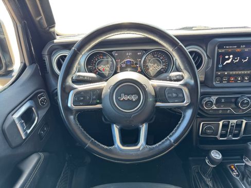 Used 2021 Jeep Gladiator Overland AWD/4WD image 13