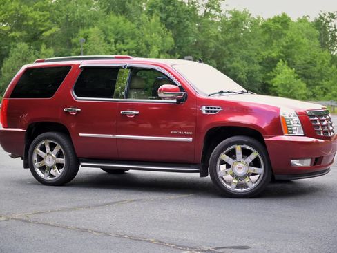 Used 2010 Cadillac Escalade Luxury AWD/4WD image 7