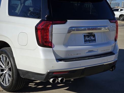 Used 2021 GMC Yukon XL Denali w/ Denali Premium Package image 12