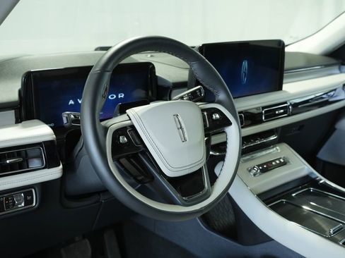 Used 2025 Lincoln Aviator Reserve w/ Equipment Group 201A image 11