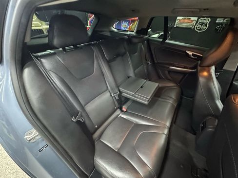 Used 2018 Volvo V60 T5 Cross Country w/ Convenience Package image 18