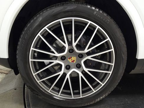Used 2020 Porsche Cayenne AWD/4WD image 13