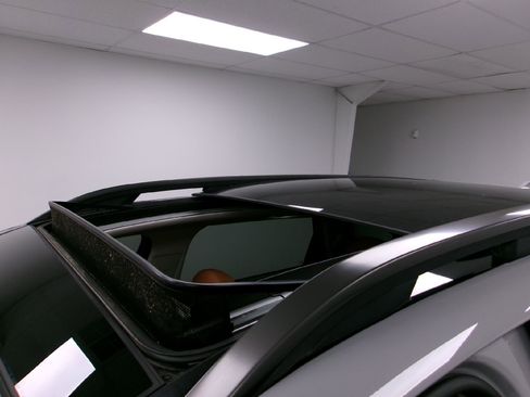 Used 2022 Kia Sorento SX Prestige w/ Rust Color Package image 4