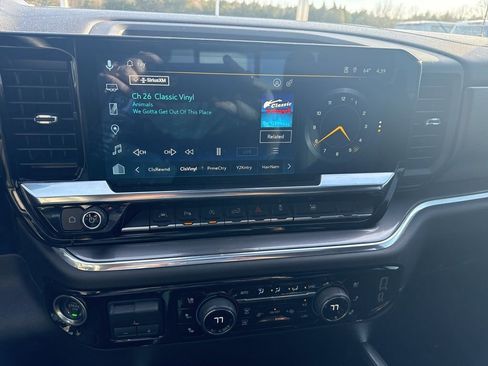 Used 2025 Chevrolet Silverado 1500 High Country w/ High Country Premium Package AWD/4WD image 12
