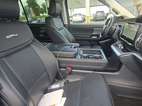 Used 2025 Ford Expedition Max Platinum w/ Driver's Package AWD/4WD image 16