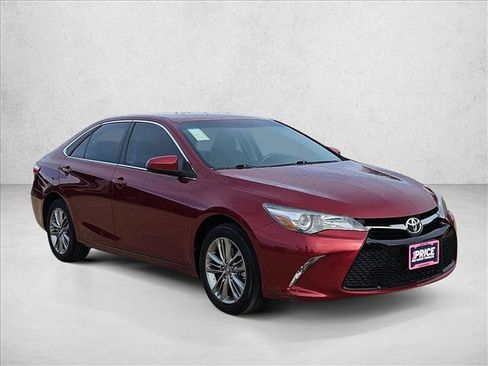 Used 2017 Toyota Camry SE image 3