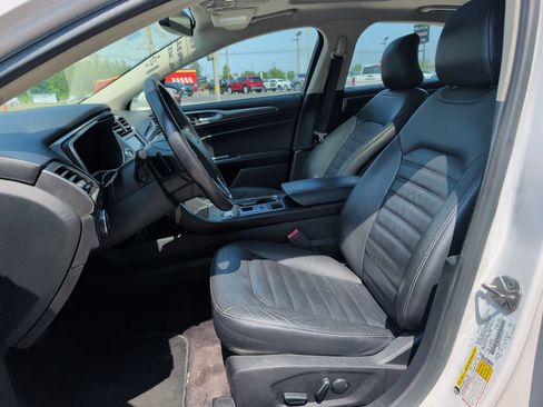 Used 2017 Ford Fusion SE w/ Fusion SE Technology Package AWD/4WD image 8