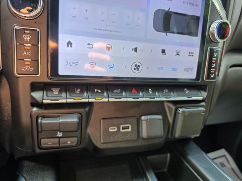 Used 2022 GMC Sierra 2500 Denali AWD/4WD image 24