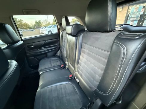 Used 2019 Mitsubishi Outlander SE image 15