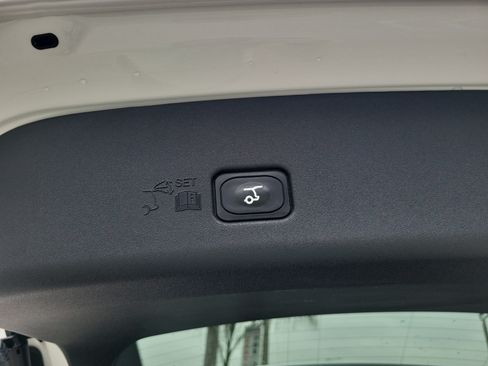 Used 2024 Lincoln Nautilus Premier AWD/4WD image 17